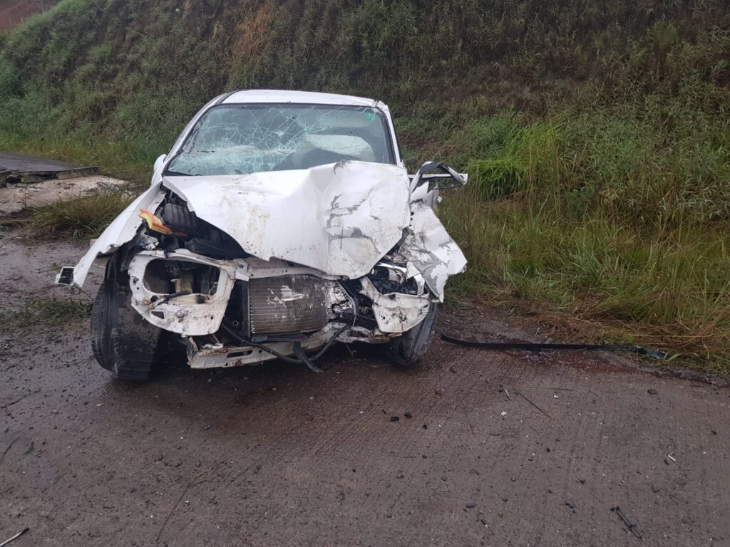 Polícia encontra veículo acidentado sem ocupante em Palmeira