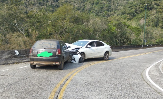 Motorista invade contramão e causa acidente na Serra do Rio do Rastro