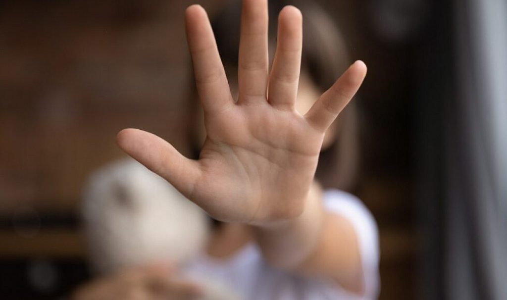 Homem é preso a 300 km de distância após abusar da filha da ex-companheira em Santa Catarina