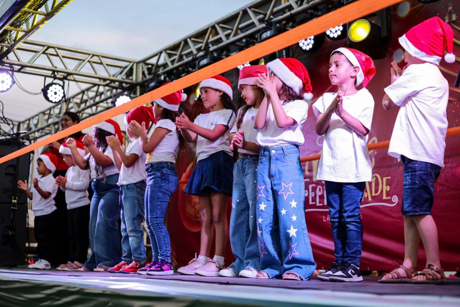 Encanto da Caravana da FelizCidade leva magia natalina e emoção aos bairros de Lages