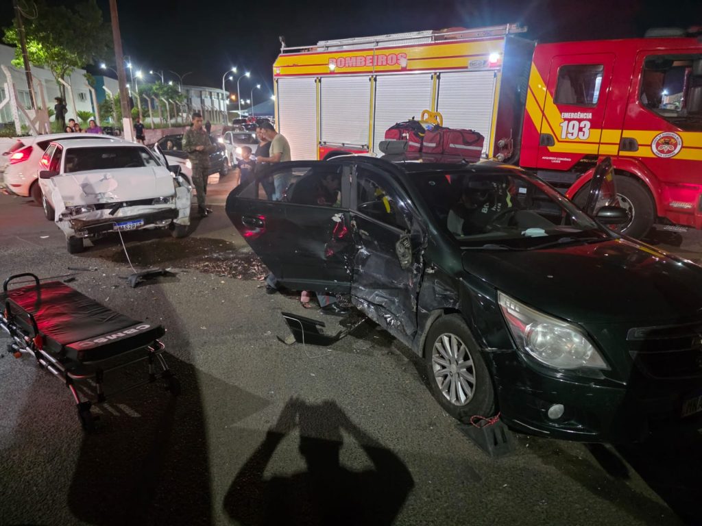 Colisão entre dois veículos deixa mulher ferida no bairro Universitário, em Lages